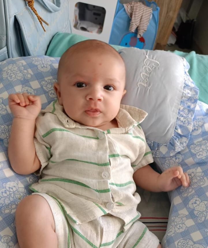 Levi brincando